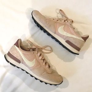Pink Nike Womens Internationalist